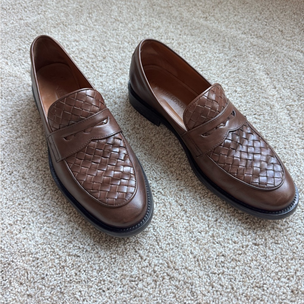Allen Edmonds Como Penny Loafer Size 9D

These are not factory seconds.